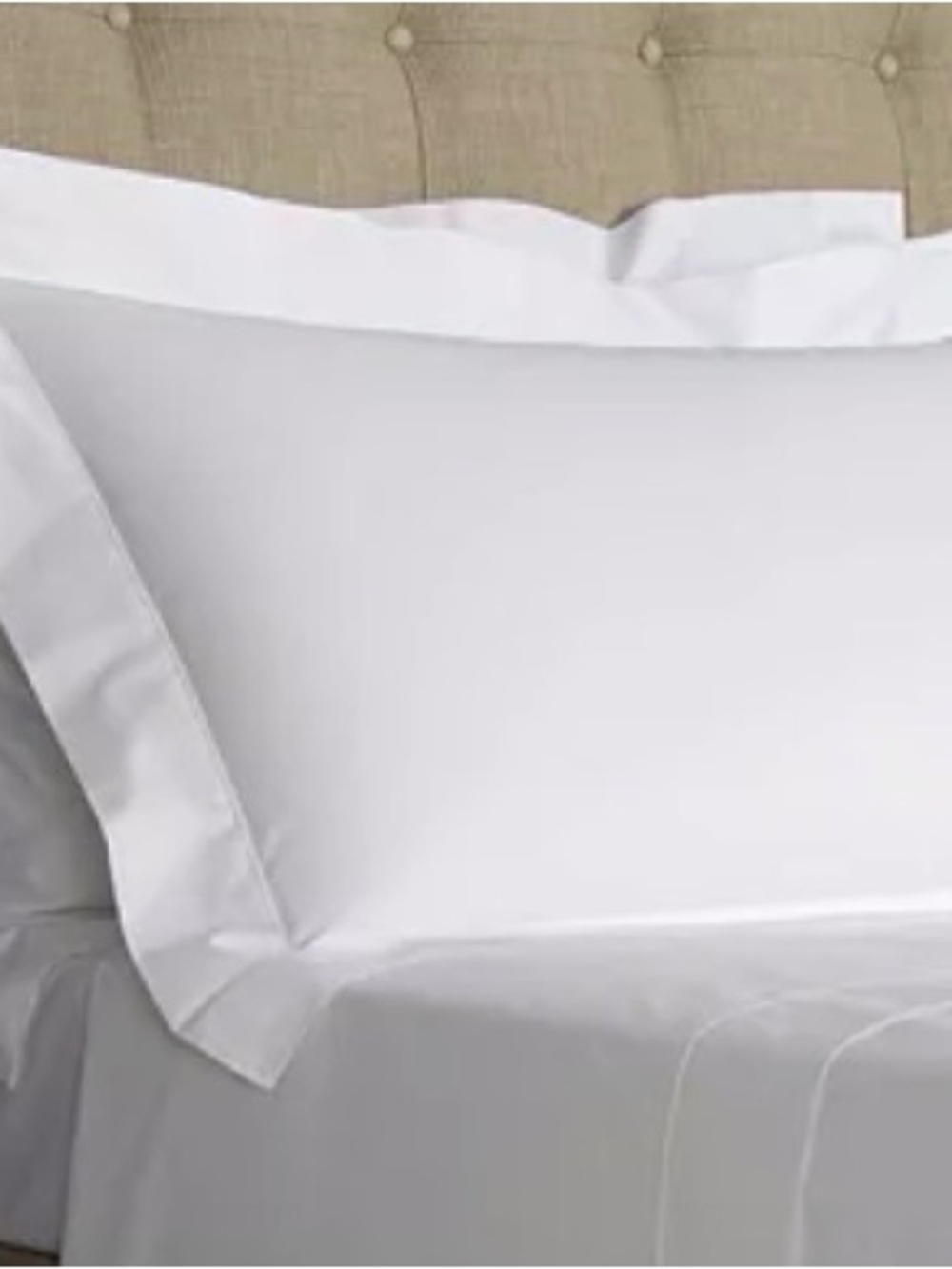SET 2 Standard Frette  Grace White 600 Thread Count Sham ( New outages)
